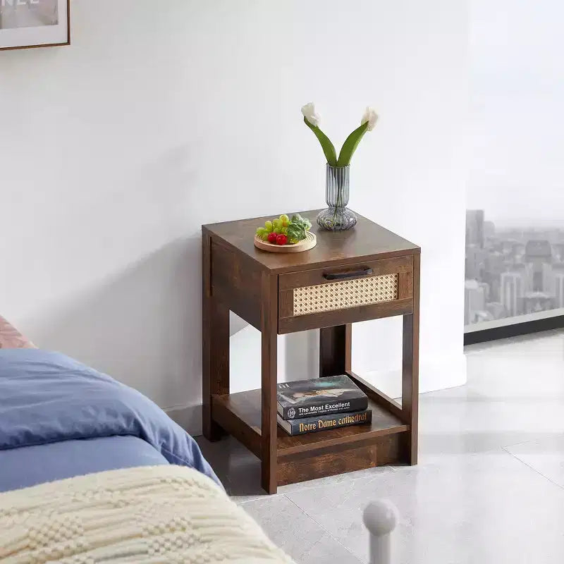 Comodino in rattan con cassetto e ripiano aperto, struttura in legno massello, comodino in stile rustico, marrone rustico