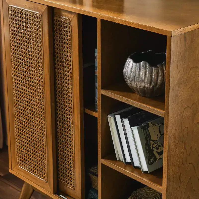 Madia/Mobile buffet in rattan Mid Century Modern, ripiano regolabile, piedini in legno massello, noce