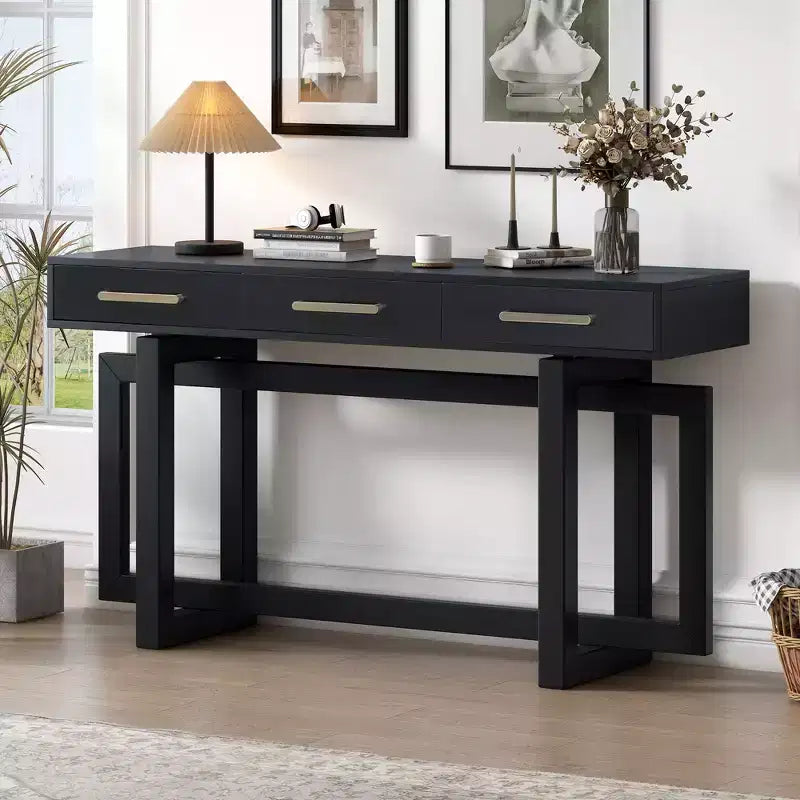 Consolle elegante con tre cassetti